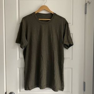 Lululemon Men’s Dark Green Tshirt Size L